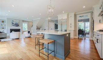 2 Bluemead Farm Ln, Barrington, RI 02806