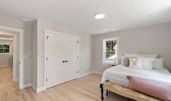 42 Hillside Ave, Bedford, MA 01730