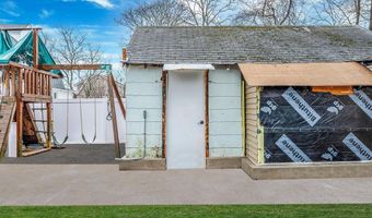 26 Smith St, Amityville, NY 11701