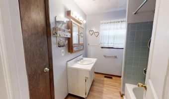 352 Pheasant Run Dr, Batesville, IN 47006