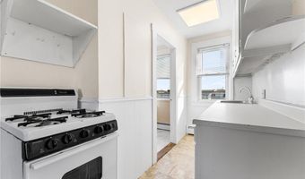 2 Chilton St, Bristol, RI 02809