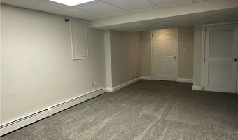 8 Linden St, Bristol, RI 02809