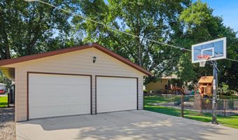 11 Linda Ln, Aberdeen, SD 57401