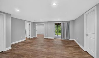 947 Oakfield Dr, Ballwin, MO 63021