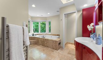 6829 LITTLE RIVER Tpke, Annandale, VA 22003