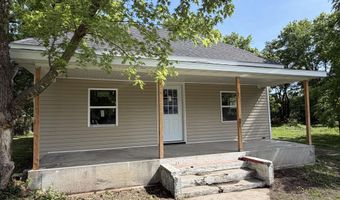 305 E Rock St, Aurora, MO 65605