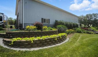 5709 Oak Crest Hill Rd SE, Riverside, IA 52327