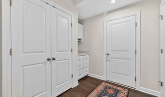8106 ZOE Pl, Alexandria, VA 22306