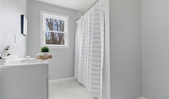 63 Indian Rd, East Providence, RI 02915