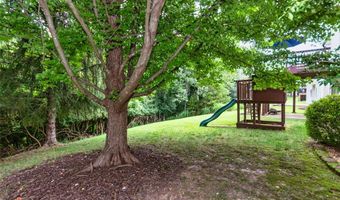 1201 Oak Borough Dr, Ballwin, MO 63021