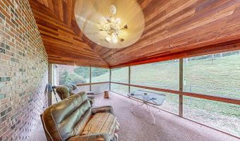 136 Lock Ln, Alum Creek, WV 25003