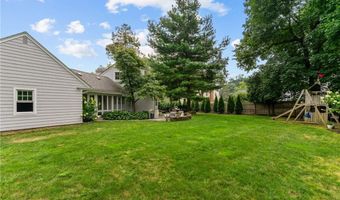 7 Lee Rd, Barrington, RI 02806