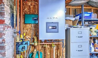 6 Kenmore Ct, Barrington, RI 02806