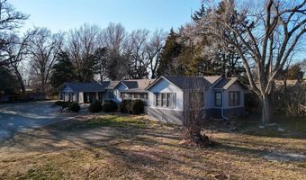 113 S Country Club Rd, Arkansas City, KS 67005
