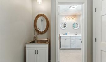 3 Sandy Ln, Bristol, RI 02809