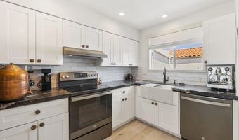 902 Caminito Madrigal F, Carlsbad, CA 92011