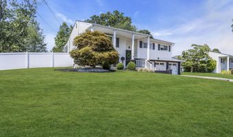 10 Linda Cir, Aberdeen, NJ 07747