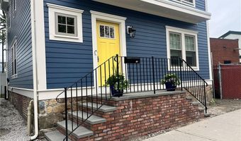 35 Memorial Blvd 1, Newport, RI 02840