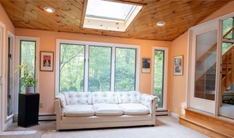 65 Huguenot Dr, East Greenwich, RI 02818