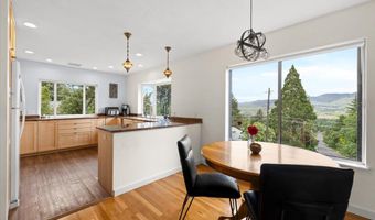 1840 Crestview Dr, Ashland, OR 97520