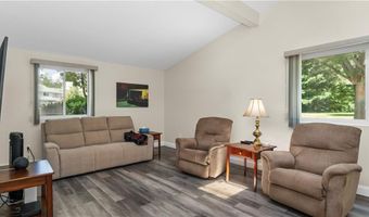 993 Williamsburg Cir, Warwick, RI 02886