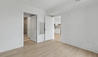 701 N HENRY St 213, Alexandria, VA 22314