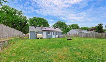 29 Rosedale Dr, Bristol, RI 02809