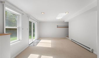 17 Doire Rd, Cumberland, RI 02864