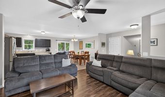 79 Pembroke Ave, Acushnet, MA 02743