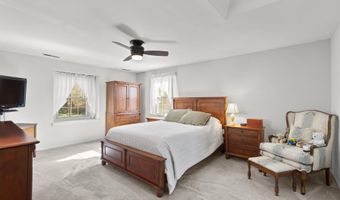 58 Lantern View Dr, Branford, CT 06405
