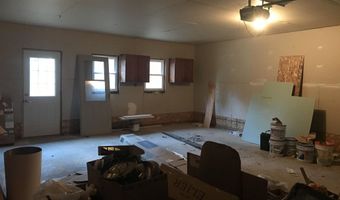 18546 140th St, Akron, IA 51001