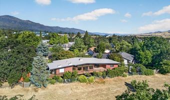 738 Fairway Ct, Ashland, OR 97520