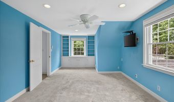 1006 King Rd, Cheshire, CT 06410