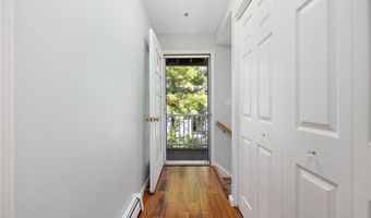 231 Maple Ave 204, Newport, RI 02840