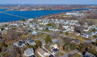 100 Renfrew Ave, Middletown, RI 02842