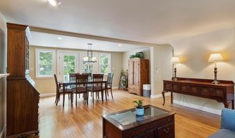 2 Doris Rd, Bedford, MA 01730