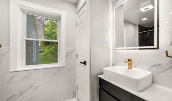 8255 MERTZTOWN Rd B, Alburtis, PA 18011