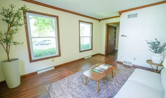 5306 Arapahoe Ln, Madison, WI 53704