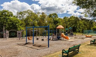660 Village Green Blvd E, Adams Twp., PA 16046
