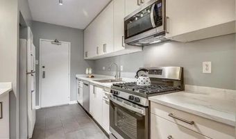 4141 N HENDERSON Rd 322, Arlington, VA 22203