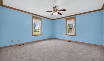 646 S Country Estates Ln, Bloomfield, IN 47424