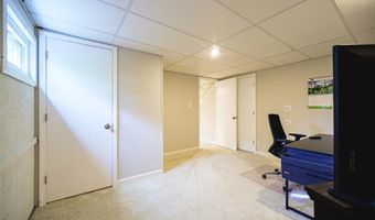1012 Stuyvesant Ln, Ballwin, MO 63011