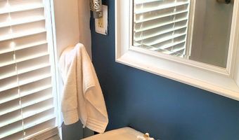 423 Hammond St, Bangor, ME 04401