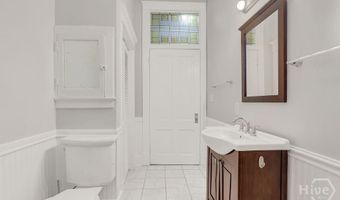 17 E 33rd St, Savannah, GA 31401