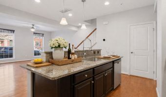 42143 PIEBALD Sq, Aldie, VA 20105