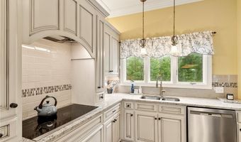 618 Cypress Point Dr, Akron, AL 35441