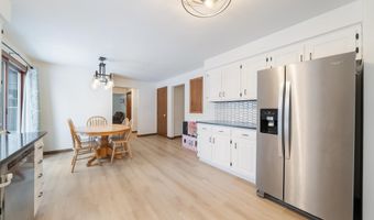 1820 W GLENDALE Ave, Appleton, WI 54914