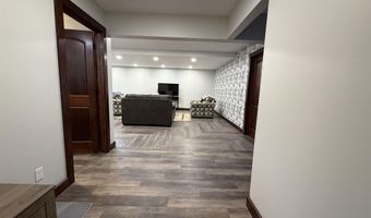 1524 Beechwood Dr, Aurora, NE 68818