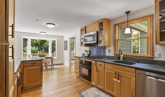 215 Middle Rd, Boxborough, MA 01719