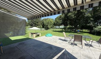 1550 W GOLDENGATE Dr, Addison, IL 60101